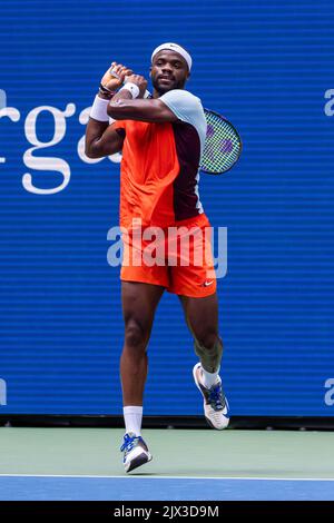 Frances Tiafoe (Etats-Unis) en compétition en R4 à l'US Open de 2022. Banque D'Images