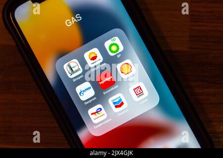Icônes populaires de la compagnie de gaz sur iPhone. Sinopec, PetroChina, BP plc, Gazprom, ExxonMobil, Shell plc, TotalEnergies, Chevron Corporation et Lukoil. Banque D'Images