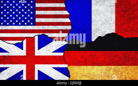 Drapeaux des États-Unis d'Amérique, du Royaume-Uni, de l'Allemagne et de la France sur un mur avec fissure. États-Unis Allemagne France relation avec l'UE Banque D'Images