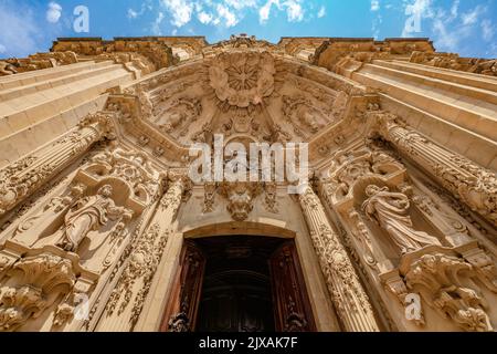 Vue à angle bas de la basilique Sainte-Marie à Donostia Espagne Banque D'Images