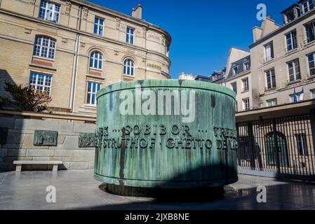 La cour du Mémorial de la Shoah est le musée de l'Holocauste à Paris le mémorial se trouve dans le 4th arrondissement de Paris, dans le quartier du Marais Banque D'Images