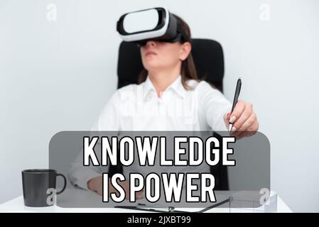Légende de texte présentant la connaissance est Powerskills acquis par l'expérience et l'éducation. Compétences d'idée d'entreprise acquises par l'expérience et Banque D'Images