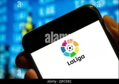 Sur cette photo, le logo de la ligue espagnole de football LaLiga (la Liga) est affiché sur l'écran d'un smartphone. Banque D'Images