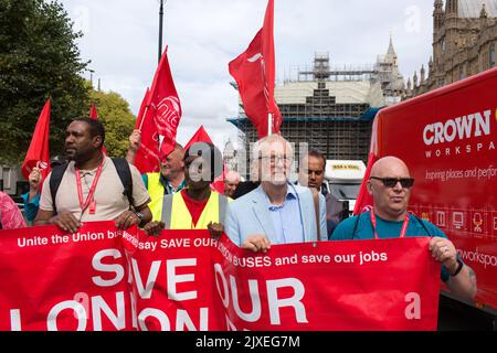 Londres Royaume-Uni 6th septembre 2022 les membres du syndicat Unite assistent à un rassemblement à College Green Westminster pour sauver les lignes de bus de Londres car elles pourraient être supprimées Banque D'Images