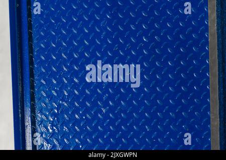 Répétition sur métal. Arrière-plan bleu à motifs métallisés Banque D'Images