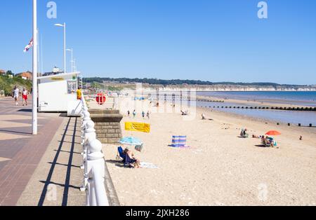 Plage de Bridlington Yorkshire Plage de Bridlington Nord avec les gens qui bronzer sur la plage Bridlington East Riding of Yorkshire England UK GB Europe Banque D'Images