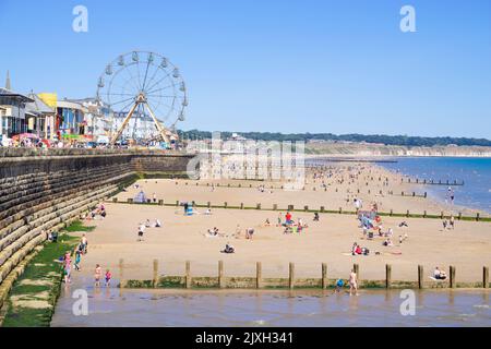Bridglington Beach Yorkshire avec groynes North Beach et parc des expositions sur North Marine Drive Bridlington East Riding of Yorkshire England UK GB Europe Banque D'Images