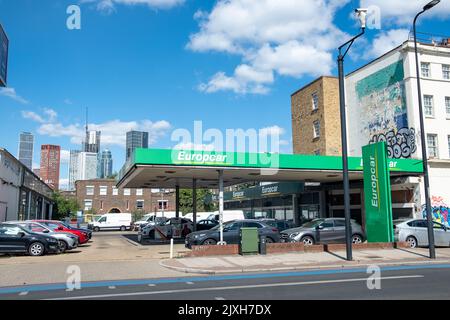 Londres - août 2022 : succursale de location de véhicules Europcar dans le sud-ouest de Londres. Une société française de location de voitures. Banque D'Images