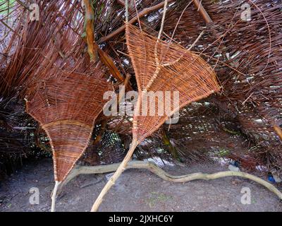 Produits tressés au saule américain. De beaux produits en osier directement de la capitale de l'industrie polonaise de l'osier, Nowy Tomysl, Pologne, Europe. Banque D'Images