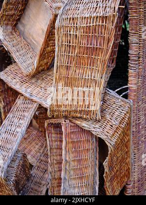 Produits tressés au saule américain. De beaux produits en osier directement de la capitale de l'industrie polonaise de l'osier, Nowy Tomysl, Pologne, Europe. Banque D'Images