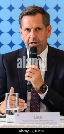 Hanovre, Allemagne. 07th septembre 2022. OLAF Lies (SPD), ministre de l'énergie de la Basse-Saxe, s'exprime lors d'une conférence de presse pour présenter une "étude de transformation sur la décarbonisation de l'économie de la Basse-Saxe". Credit: Julian Stratenschulte/dpa/Alay Live News Banque D'Images