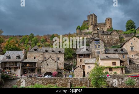 France, Aveyron, Belcastel, étiqueté plus Beaux villages de France, site Natura 2000, ancien pont d'âne datant de 15th ans Banque D'Images