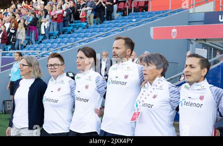 Oslo, Norvège. 06th septembre 2022. Oslo, Norvège, 6 septembre 2022: La nouvelle équipe d'entraîneurs de Norvège pendant l'hymne national au jeu de qualification de coupe du monde entre la Norvège et l'Albanie au stade Ullevaal à Oslo, Norvège (Ane Frosaker/SPP) crédit: SPP Sport photo de presse. /Alamy Live News Banque D'Images