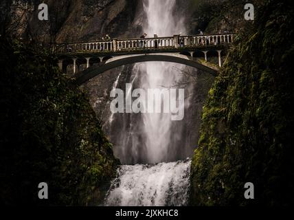 Un pont près des chutes Multnomah en Oregon Banque D'Images