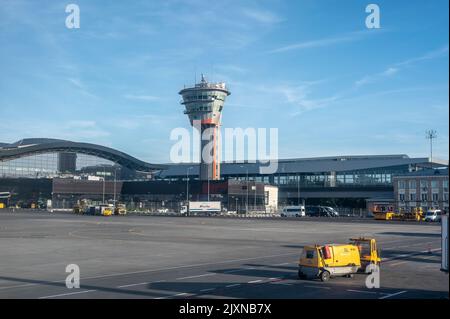 MOSCOU, RUSSIE - 08 JUILLET 2022 : l'aéroport international Sheremetyevo est l'aéroport le plus achalandé de Russie. Flotte de compagnies aériennes à Moscou. Maintenance de l'avion à Banque D'Images