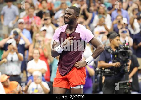Frances Tiafoe des Etats-Unis célèbre sa victoire contre Rafael Nadal d'Espagne au cours du jour 8 de l'US Open 2022, 4th Grand tournoi de tennis de la saison sur 5 septembre 2022 au Centre national de tennis de l'USTA à New York, Etats-Unis - photo Jean Catuffe / DPPI Banque D'Images