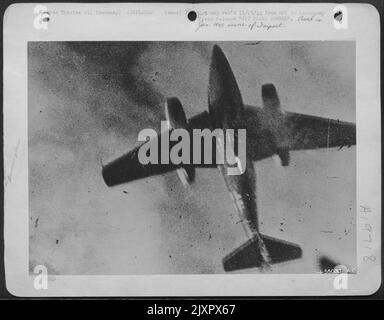 La caméra à canon d'une armée américaine 8th Air Force P-51 Mustang a attrapé ce Messerschmitt allemand propulsé par jet 262, quelques secondes avant que le Mustang ne l'ait détruit. Cette action a eu lieu au-dessus de l'Allemagne lors d'une récente attaque par des bombardiers lourds de l'armée de l'air de 8th Banque D'Images