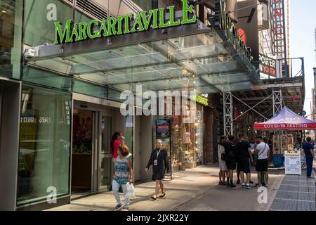 Lieu de l'avant-poste de la chaîne de restaurants et de stations balnéaires Margaritaville de Jimmy Buffett, à Times Square, à New York, vu jeudi, 1 septembre 2022. (© Richard B. Levine) Banque D'Images