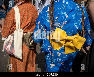 Des femmes portant des kimonos lors d'une foire de rue à thème japonais à New York dimanche, 28 août 2022. (© Richard B. Levine) Banque D'Images