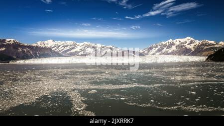 Panorama du glacier Hubbard en Alaska, vu du fjord Russel et de la baie de désenchantement Banque D'Images