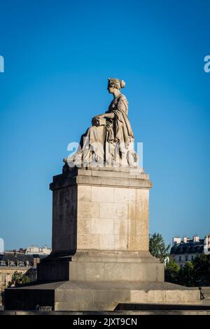 Sculpture sur le quai François Mitterrand 4, 1st arrondissement, Paris, France Banque D'Images