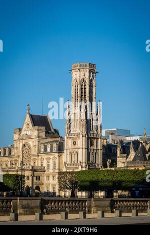 L'église de style gothique de Saint-Germain-l'Auxerrois est une église catholique romaine dans le premier arrondissement de Paris, France Banque D'Images