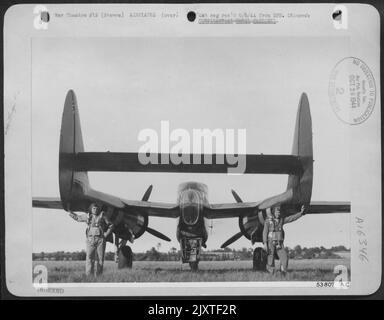 Vue arrière de la Northrup P-61 Black Widow de 9th, chasseur de nuit. Photographié dans une base de défense aérienne 9th AF quelque part en France. Banque D'Images