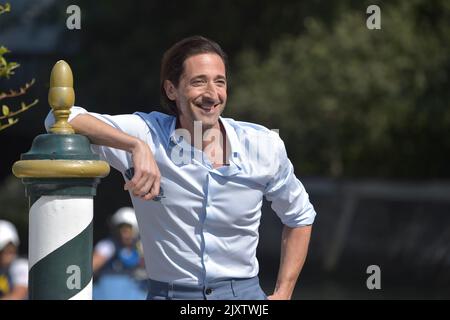 Venise, Italie. 07th septembre 2022. VENISE, ITALIE - SEPTEMBRE 07 : Adrien Brody arrive à l'Hôtel Excelsior lors du Festival International du film de Venise 79th sur 07 septembre 2022 à Venise, Italie. Credit: dpa/Alay Live News Banque D'Images