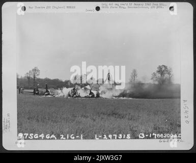 L'épave d'Un Boeing B-17 'Forteresse volante' (A/C n° 297315) du Bomb Group Burns 381st furfument. Angleterre. Banque D'Images