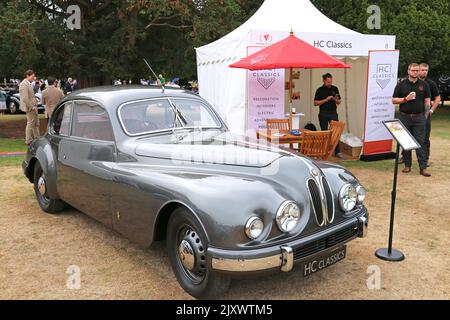 Bristol 401 (1948-1953). Trade Stand, Concours of Elegance 2022, Hampton court Palace, Londres, Royaume-Uni, Europe Banque D'Images