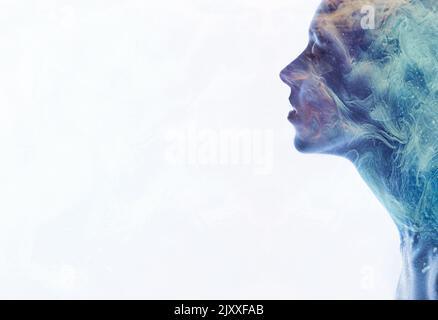 fantasy portrait univers énergie bleu fumée femme Banque D'Images