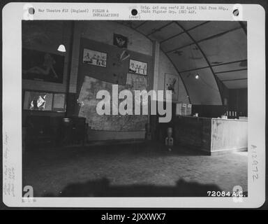 Salle des pilotes du 384th Escadron de chasseurs, 364th Groupe de chasseurs, 67th Escadre de chasseurs, 8th, station de la Force aérienne F-375, Honnington, Angleterre. 1 mai 1944. Banque D'Images