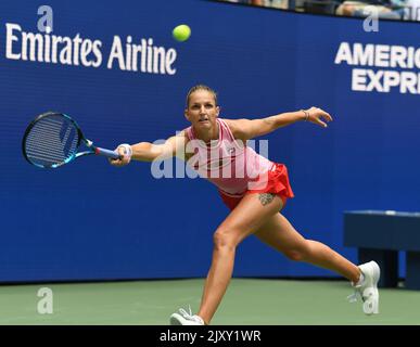 New York, GBR. 07th septembre 2022. New York Flushing Meadows US Open Day 10 07/09/2022 Karolina Pliskova (CZE) perd le quart final du match Credit: Roger Parker/Alay Live News Banque D'Images