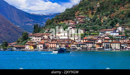 paysages de lacs italiens. Lac Magic Iseo. Belle île de Monte Isola et village de Peschiera Maraglio. Italie, province de Brescia Banque D'Images