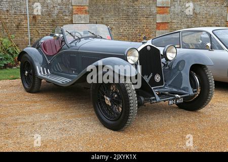 Alfa Romeo 8C 2300 Touring Spider (1933). Cours of Elegance 2022, Hampton court Palace, Londres, Royaume-Uni, Europe Banque D'Images