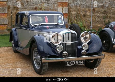 Alvis Speed 25 Drophead Charlesworth Saloon (1939). Cours of Elegance 2022, Hampton court Palace, Londres, Royaume-Uni, Europe Banque D'Images