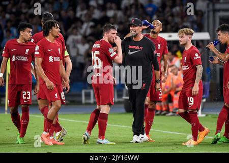 Naples, Italie. 07th septembre 2022. Jurgen Klopp, entraîneur en chef du FC Liverpool, soutient avec ses joueurs pendant le groupe de la Ligue des Champions Un match de football entre le SSC Napoli et le FC Liverpool au stade Diego Armando Maradona à Naples (Italie), 7 septembre 2022. Photo Andrea Staccioli/Insidefoto crédit: Insidefoto di andrea staccioli/Alamy Live News Banque D'Images