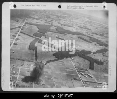 Le RAID sur Japanesean 18 avril 1942 -- sur 18 avril 1942, seize bombardiers moyens B-25 nord-américains (dirigés par le général de division James H. Doolittle), ont pris le pont des États-Unis Hornet, lors D'Un RAID audacieux sur des cibles militaires à Tokyo, Yokohama, Osaka, Ko Banque D'Images