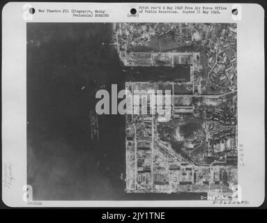 L'un des exemples les plus étonnants de bombardements précis de haute précision jamais enregistrés a été accompli le 1 février 1945 lorsque le Boeing B-29, « les perfortrices » du Bomber Command de 20th, a attaqué le quai sec flottant de Singapour, dans la péninsule malaise. Banque D'Images