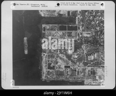 L'un des exemples les plus étonnants de bombardements précis de haute précision jamais enregistrés a été accompli le 1 février 1945 lorsque le Boeing B-29, « les perfortrices » du Bomber Command de 20th, a attaqué le quai sec flottant de Singapour, dans la péninsule malaise. Banque D'Images