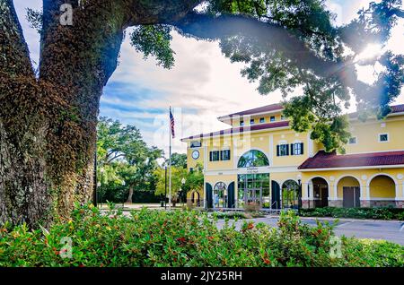 La photo de l'hôtel de ville de Daphne est présentée le 4 septembre 2022 à Daphne, Alabama. Le bâtiment de la Renaissance italienne a été construit en 2008. Banque D'Images