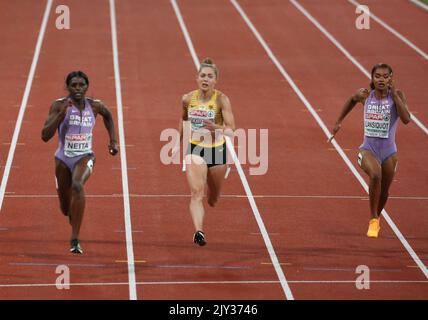 NEITA Daryll de Grande-Bretagne, LÜCKENKEMPER Gina d'Allemagne et LANSIQUOT Imani de Grande-Bretagne finale 100 M1/2 des femmes pendant les Championnats européens d'athlétisme 2022 sur 15 août 2022 à Munich, Allemagne - photo Laurent Lairys / DPPI Banque D'Images