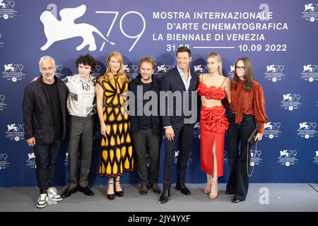 Lido Di Venezia, Italie. 07th septembre 2022. (G-D) Iain Canning, Zen McGrath, Laura Dern, directrice Florian Zeller, Hugh Jackman, Vanessa Kirby et Joanna Laurie assistent à la séance photo de « le fils » au Festival international du film de Venise 79th sur 07 septembre 2022 à Venise, en Italie. © photo: Cinzia Camela. Crédit : Agence photo indépendante/Alamy Live News Banque D'Images