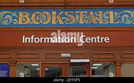 Victoria station Manchester, restaurant mosaïque lettrage, librairie avec mosaïque décoration, Livre Stall Banque D'Images