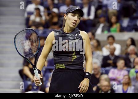 Flushing Meadow, United a déclaré. 07th septembre 2022. Jessica Pegula réagit après avoir perdu un point à l'IGA Swiatek de Pologne lors des quarts de finale des Championnats américains de tennis 2022 au stade Arthur Ashe au Centre national de tennis de l'USTA Billie Jean King à New York, mercredi, 7 septembre 2022. Photo de John Angelillo/UPI crédit: UPI/Alay Live News Banque D'Images