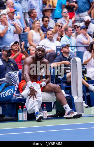 Frances Tiafoe (Etats-Unis) en compétition en R4 à l'US Open de 2022. Banque D'Images