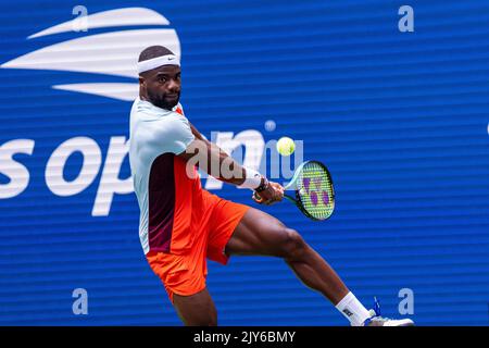 Frances Tiafoe (Etats-Unis) en compétition en R4 à l'US Open de 2022. Banque D'Images