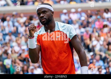 Frances Tiafoe (Etats-Unis) en compétition en R4 à l'US Open de 2022. Banque D'Images