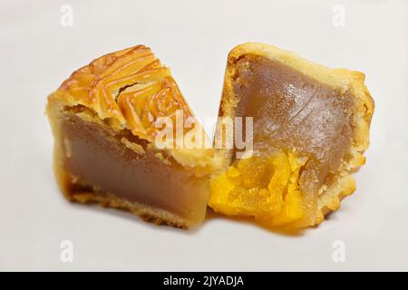 Les pancakes chinois sont généralement consommés dans de petits quartiers de morsure accompagnés de thé Banque D'Images