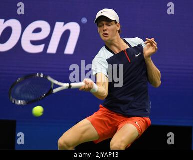 New York, GBR. 07th septembre 2022. New York Flushing Meadows US Open Day 10 07/09/2022 Jannik sinner (AUT) quart final match Credit: Roger Parker/Alamy Live News Banque D'Images